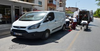 Geriye Gitmek İsteyen Araç Yayaya Çarptı