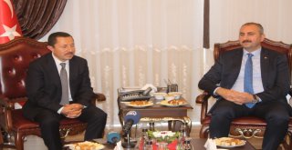 Adalet Bakanı Gülden Valiliğe Ziyaret