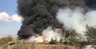 Denizli Merkezefendi İlçesinde Nakliye Deposu Olarak Kullanılan Bir Binada Yangın Çıktı. İçerisinde Odun, Araç Lastiği Ve Çeşitli Ev Eşyalarının Bulunduğu Depoda Çıkan Yangına Çok Sayıda İtfaiye Ekibi