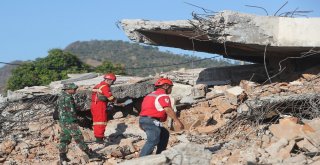 Endonezyada Deprem Felaketinde Ölü Sayısı 131E Yükseldi