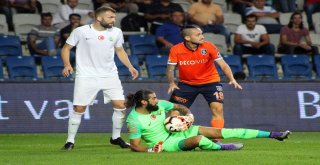 Spor Toto Süper Lig: Başakşehir: 1 - Akhisarspor: 1 (İlk Yarı)