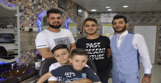 Kitap Okuyup Özetini Çıkarana Berberden Ücretsiz Tıraş