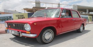 Bir Buçuk Senede Topladığı 1975 Model Arabasını 65 Bin Liraya Satıyor
