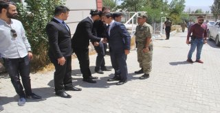 Kaymakam  Öztürk Polis, Asker Ve Vatandaşların Bayramını Kutladı