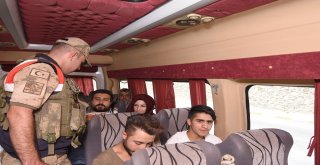 Jandarma Vatandaşlarla Bayramlaştı