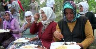 Mezarlıkta 350 Yılı Aşkın Yemek Geleneği Sürüyor