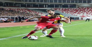 Spor Toto Süper Lig: Dg Sivasspor: 0 - Fenerbahçe: 0 (İlk Yarı)