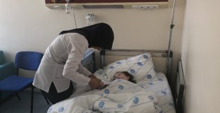 Kars Kafkas Üniversitesinde 4 Yaşındaki Rus Çocuğa Böbrek Taşı Ameliyatı