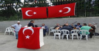 Beyoğlunda Halk Ozanları Abdyi Ve Doları Protesto Etti