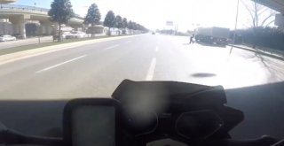 (Özel) Sevgilisini Sırtüstü Motosiklete Yatırıp Tek Teker Üstünde Gitti