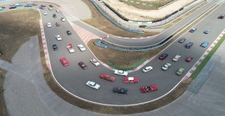 30 Ağustos Zafer Bayramında Klasik Otomobilcilerin Zafer Turu Havadan Görüntülendi