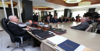 Proje Ve Hizmet Yarışı Olmalı