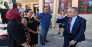 Başkan Böcek, Bölgesindeki Okulları Ziyaret Etti