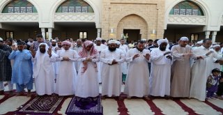 Dünya Müslümanları Bayram Namazında Buluştu