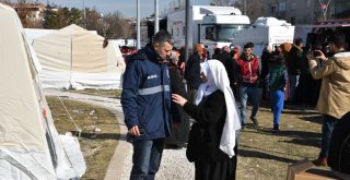 Depremzedelerin yaraları sarılıyor