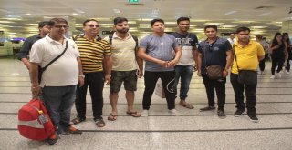 Hintli İş Adamının Tatile Gönderdiği 3 Bin 500 Çalışan, İstanbula Gelmeye Başladı