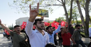 Üniversite Öğrencilerinden Bayrak Yürüyüşü