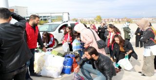 Üniversiteli Öğrencilerden Göçmenlere Yardım Eli