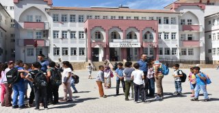 Kahta Polisi Okul Önlerinde Adeta Kuş Uçurtmuyor