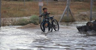 Suda Mahsur Kalan Minibüse İlginç Kurtarma