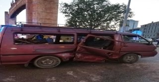 Karabükte Otomobil İle Minibüs Çarpıştı: 10 Yaralı