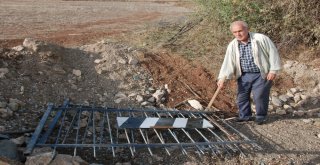 Demir Kapı İle Kapatılarak Kilit Vurulan Köy Yolu Ulaşıma Açıldı