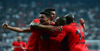 Spor Toto Süper Lig: Beşiktaş: 2 - Çaykur Rizespor: 0 (İlk Yarı)
