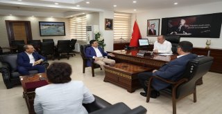 Akdeniz Belediyeler Birliği Başkanı Tütüncü, Başkan Gürlesini Ziyaret Etti