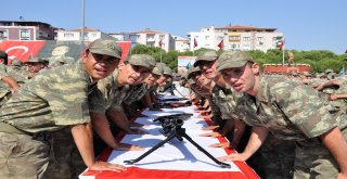 Manisada Yemin Eden Komandolar Zeybek Oynadı