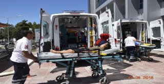 Burdurda Minibüs Refüje Devrildi: 8 Yaralı