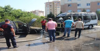 Park Halinde Yanan Minibüs, Ölen Eşinin Hatırası Otomobili Küle Döndürdü