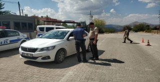Tut İlçesinde Polis Emniyet Kemeri Uygulaması Yaptı