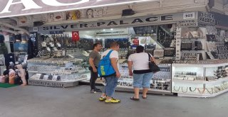 Fırtına Yön Değiştirdi, Gemi Kuşadasına Yanaştı