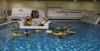 (Özel)Thy Kabin Memurlarına Havuzda Eğitim