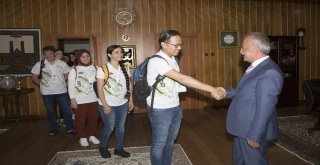 Rektör Çomaklı, Türkçe Yaz Okulu Öğrencilerini Kabul Etti