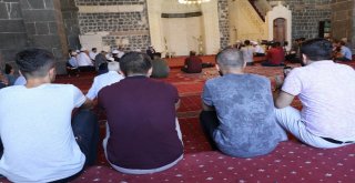 Diyarbakırda Kuran-I Kerimi Güzel Okuma Yarışması