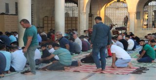 Peygamberler Şehrinde Binlerce Kişi Bayram Namazı İçin Balıklıgöle Akın Etti