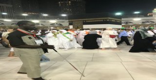 Kâbeyi Kalp Gözü İle Tavaf Ediyorlar