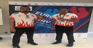 Türk Pilot Ali Çapandan Avrupa Muaythai Şampiyonasına Katılan Sporculara Destek