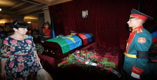 Ukraynada 200 Bin Kişi Zaharçenkonun Cenaze Törenine Katıldı