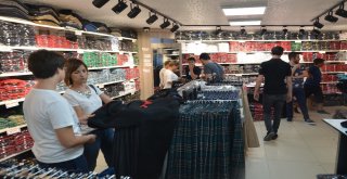 Mağazalarda Okul Dönemi Yoğunluğu Yaşanıyor
