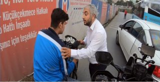 (Özel) İstanbulda Otobüs Şoförünün Kendisine Çarpan Motosikletli Gence Şefkati Kamerada