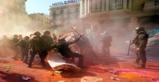 Katolanyanın Bağımsızlık Referandumu Yıl Dönümü Yürüyüşüne Polis Müdahale Etti