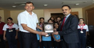 Kadın Hentbolculardan Medical Park Hastanesine Ziyaret