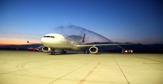 Koca Seyit Havalimanı En Büyük Misafirini Ağırladı Airbus A330 Su Köprüsü İle Karşılandı