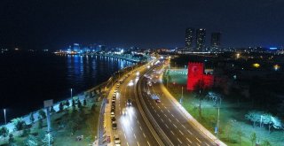 (Özel Haber) İstanbulun Surları Kırmızı Beyaza Büründü