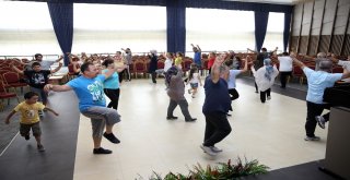 Merkezefendide Ücretsiz Halk Oyunları Kursu Devam Ediyor