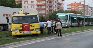 U Dönüşü Yapmak İsteyen Kurtarıcı, Tramvay Seferlerini 1 Saat Aksattı