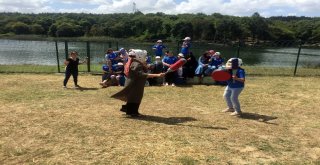 Anne Ve Kızları Bu Kampta  Doyasıya Eğlenecek