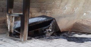 Derikte Kaçak Elektrik İçin Panoyu Yaktılar